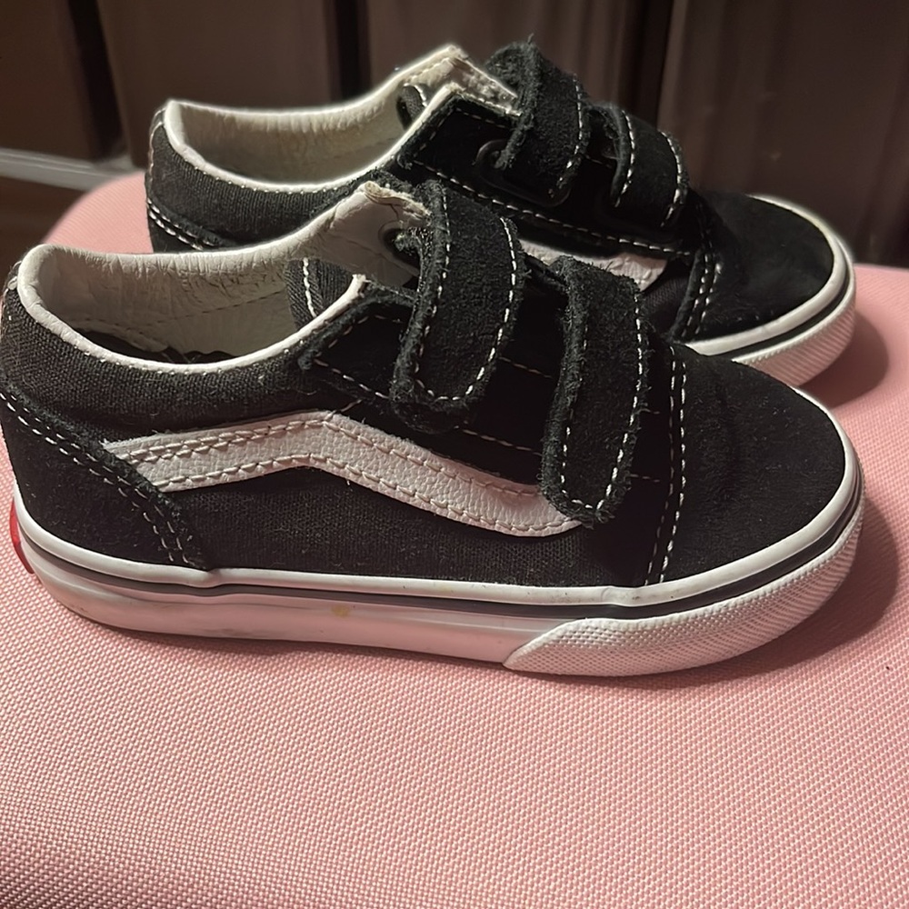 Vans - Picture 2 of 4